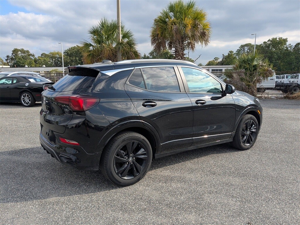 2024 Buick Encore GX Sport Touring photo 2