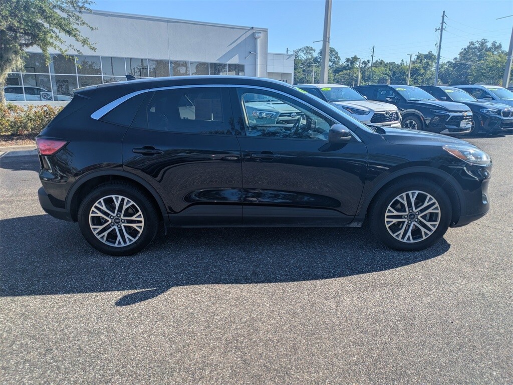 2022 Ford Escape SEL photo 2
