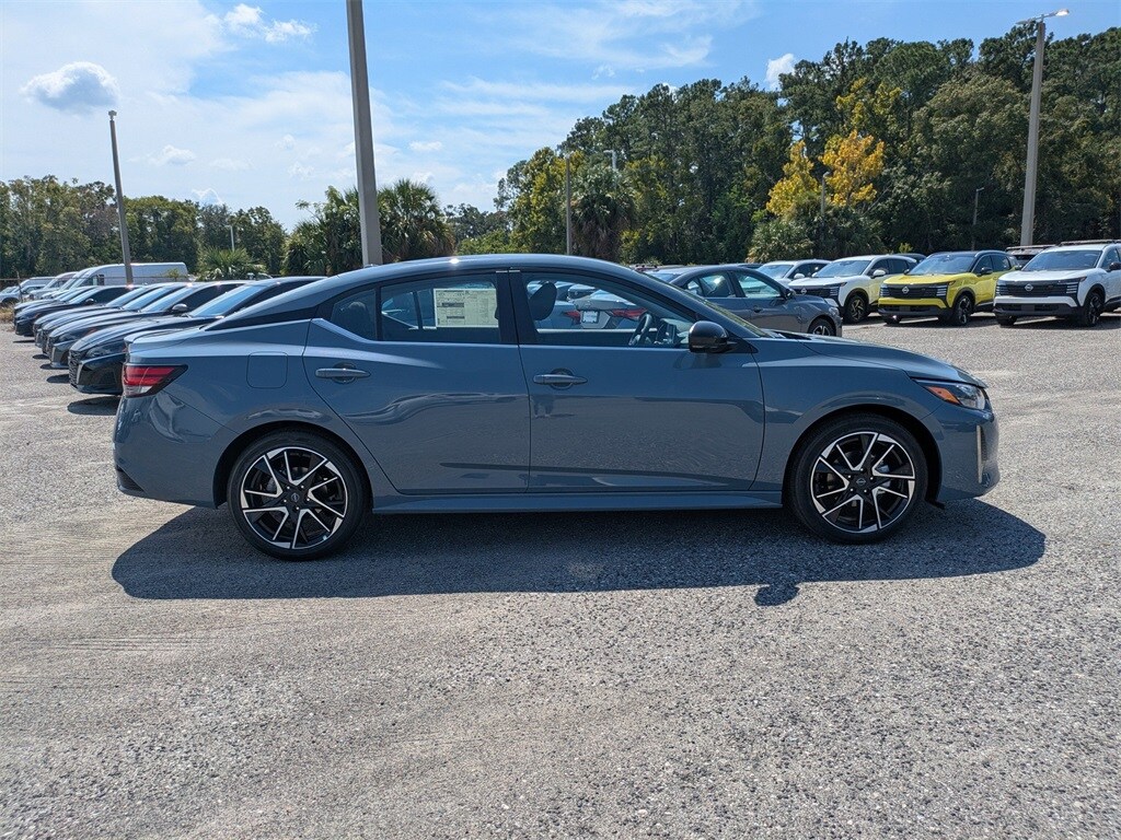 2025 Nissan Sentra SR photo 2