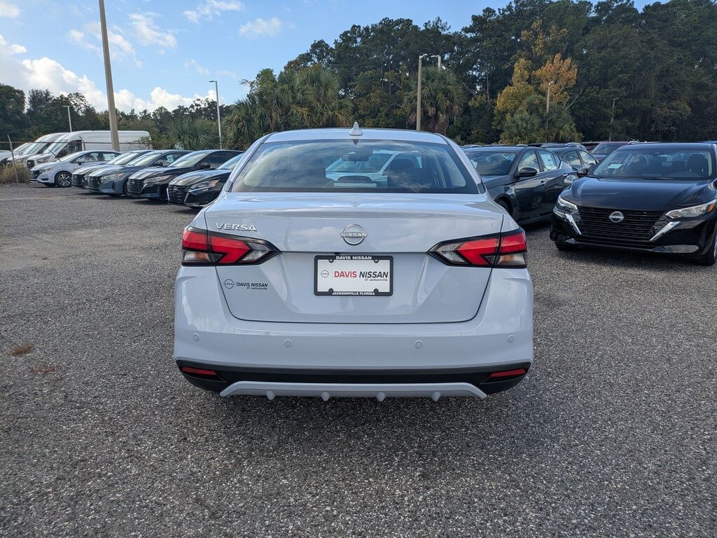 New 2025 Nissan Versa 1.6 SV Sedan