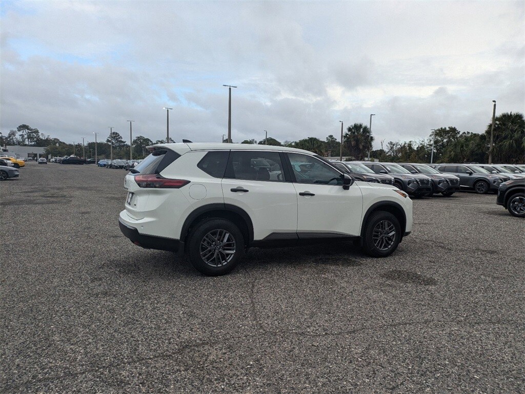 2025 Nissan Rogue S photo 4