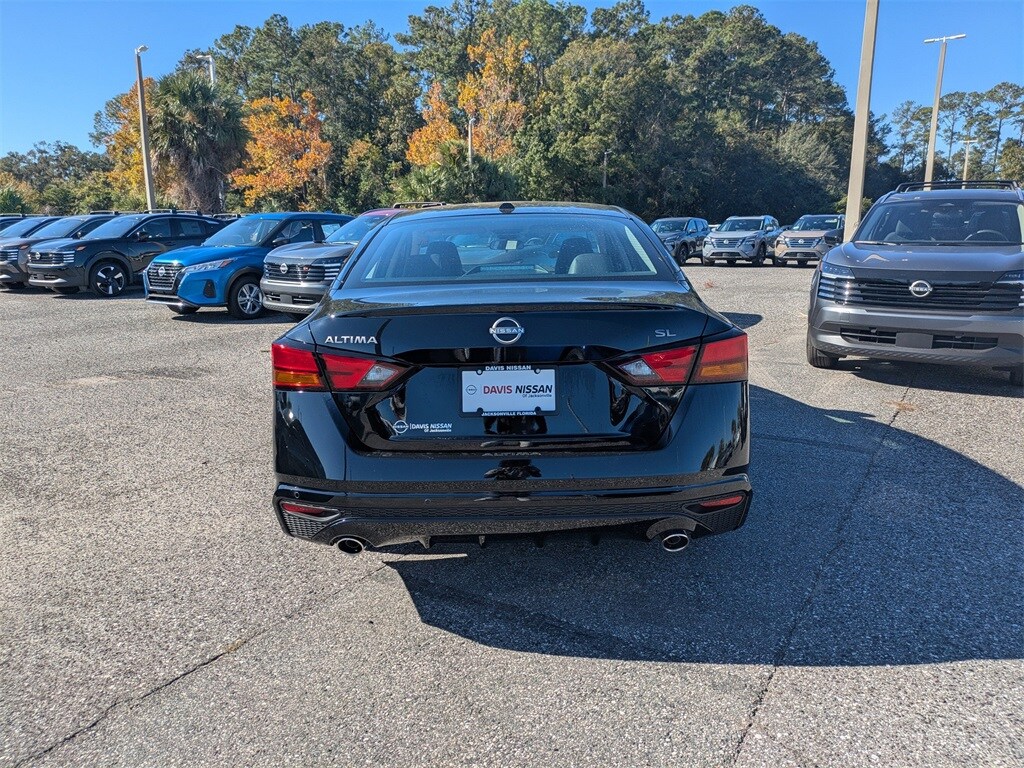 New 2025 Nissan Altima SL Sedan