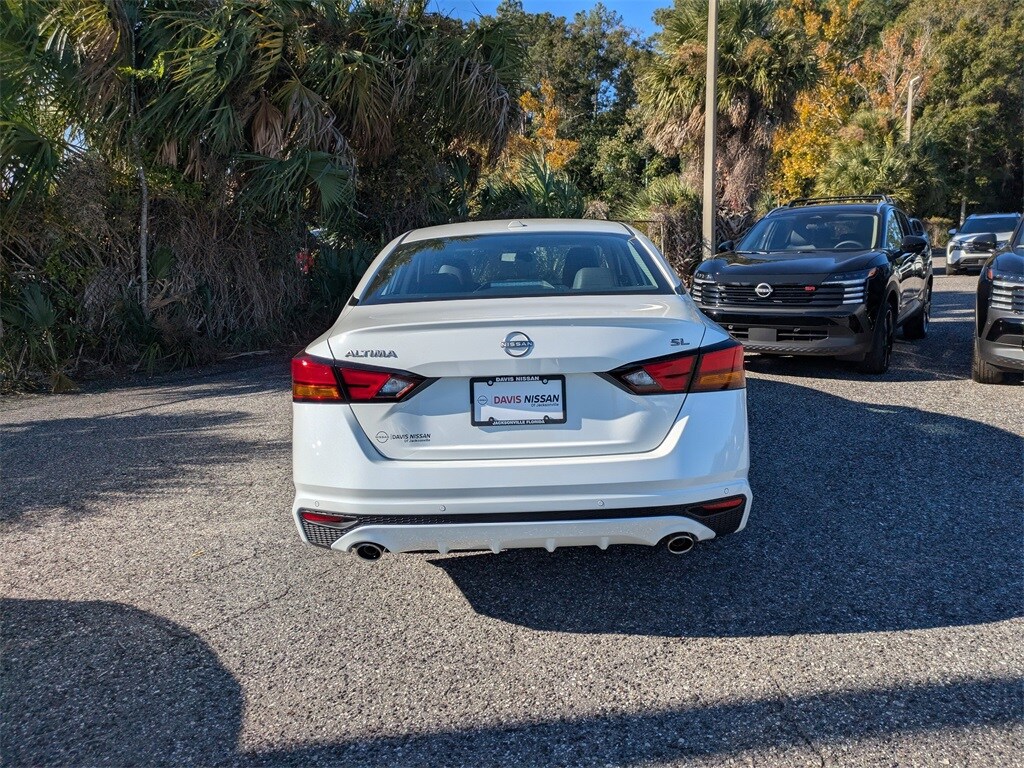New 2025 Nissan Altima SL Sedan