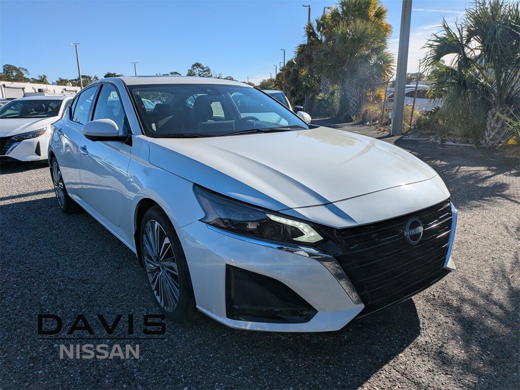 New 2025 Nissan Altima SL Sedan