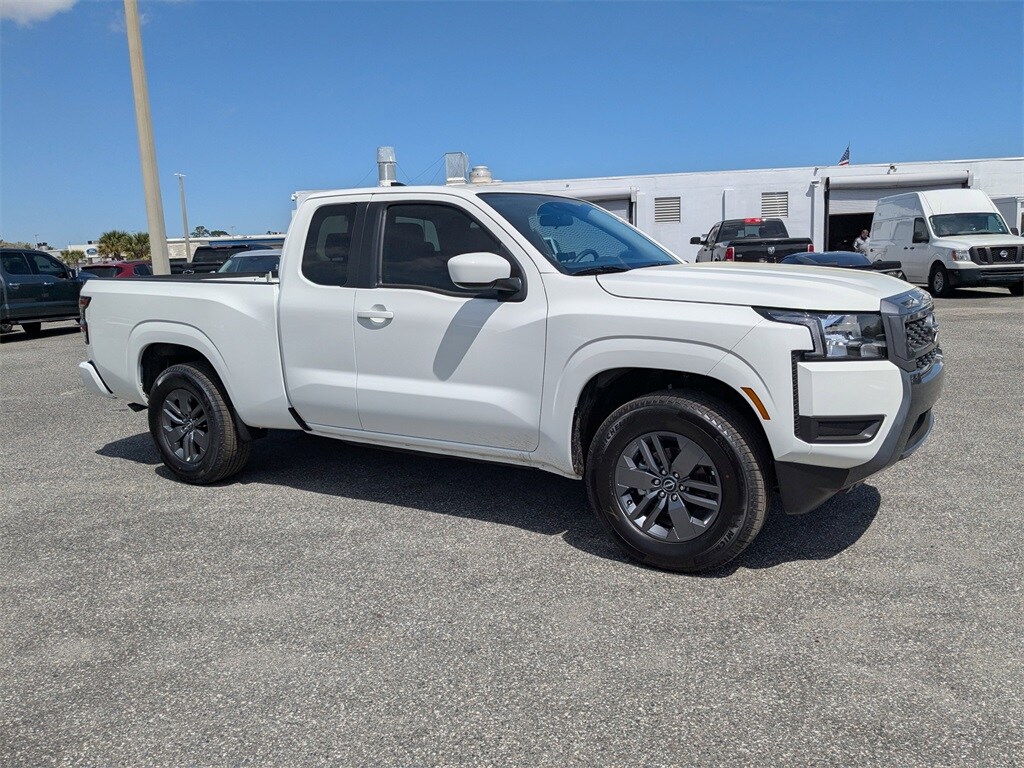 2025 Nissan Frontier SV photo 2