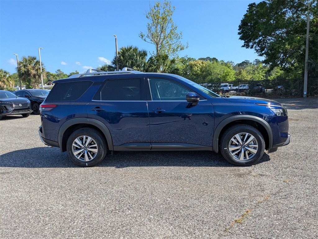 2025 Nissan Pathfinder Rock Creek photo 3