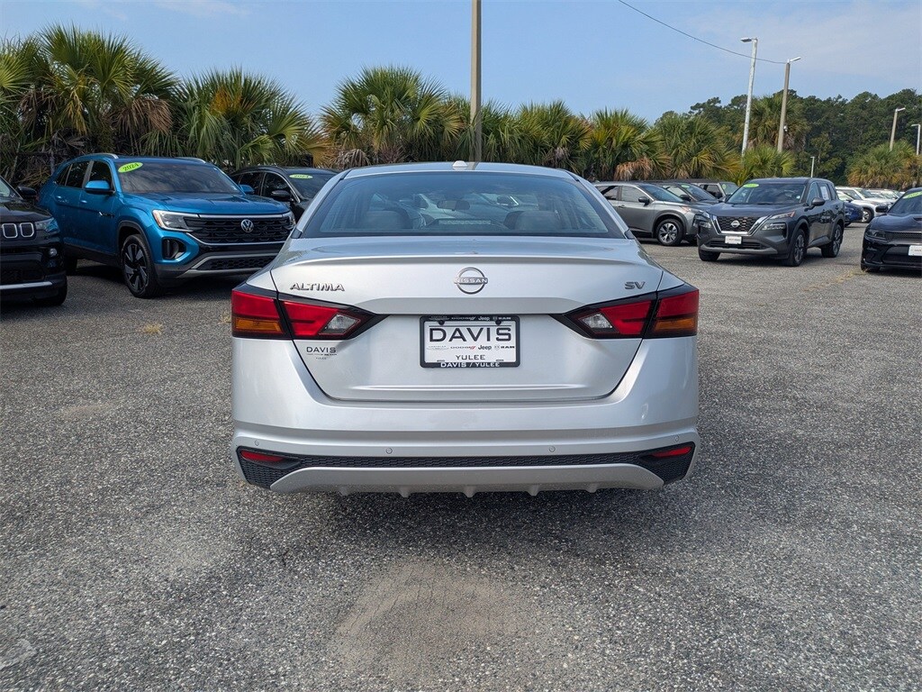 2023 Nissan Altima 2.5 SV photo 4