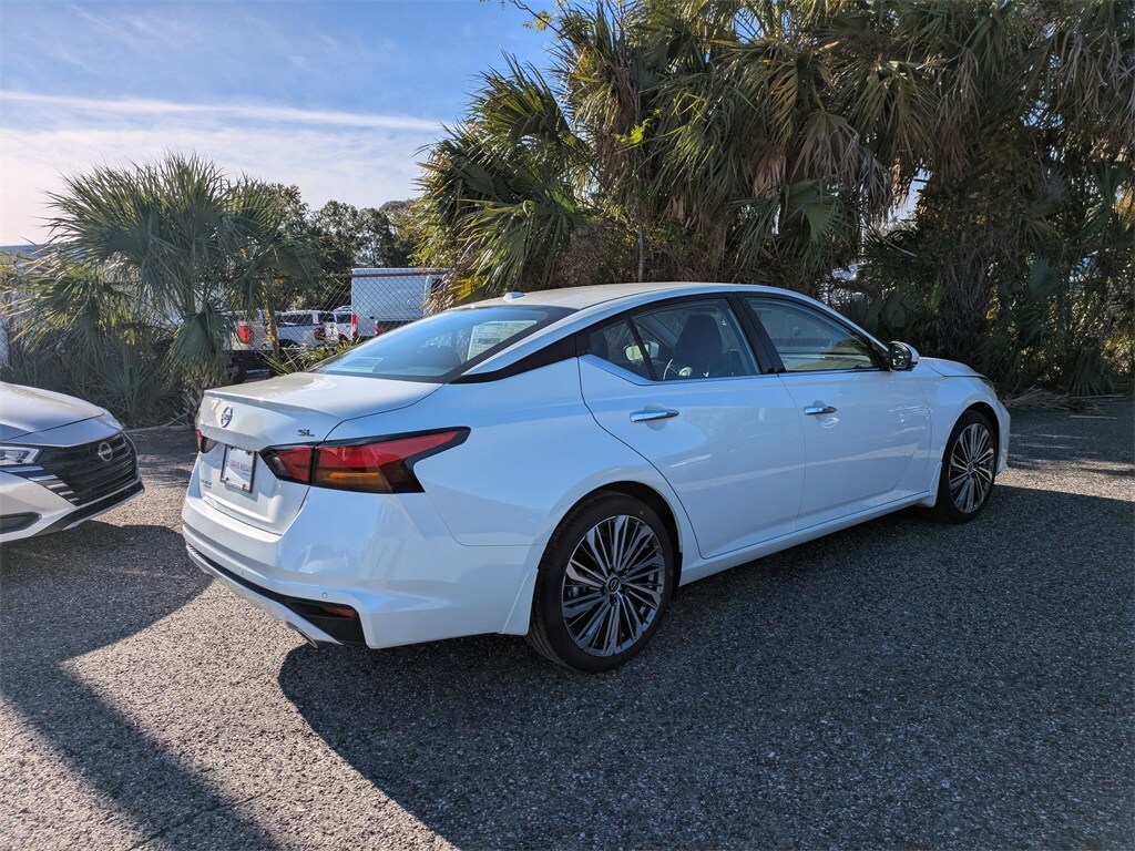 2025 Nissan Altima SL photo 3