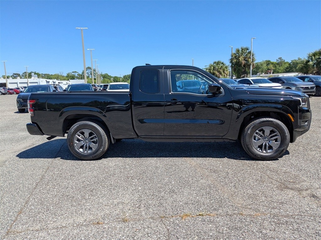 2025 Nissan Frontier SV photo 3