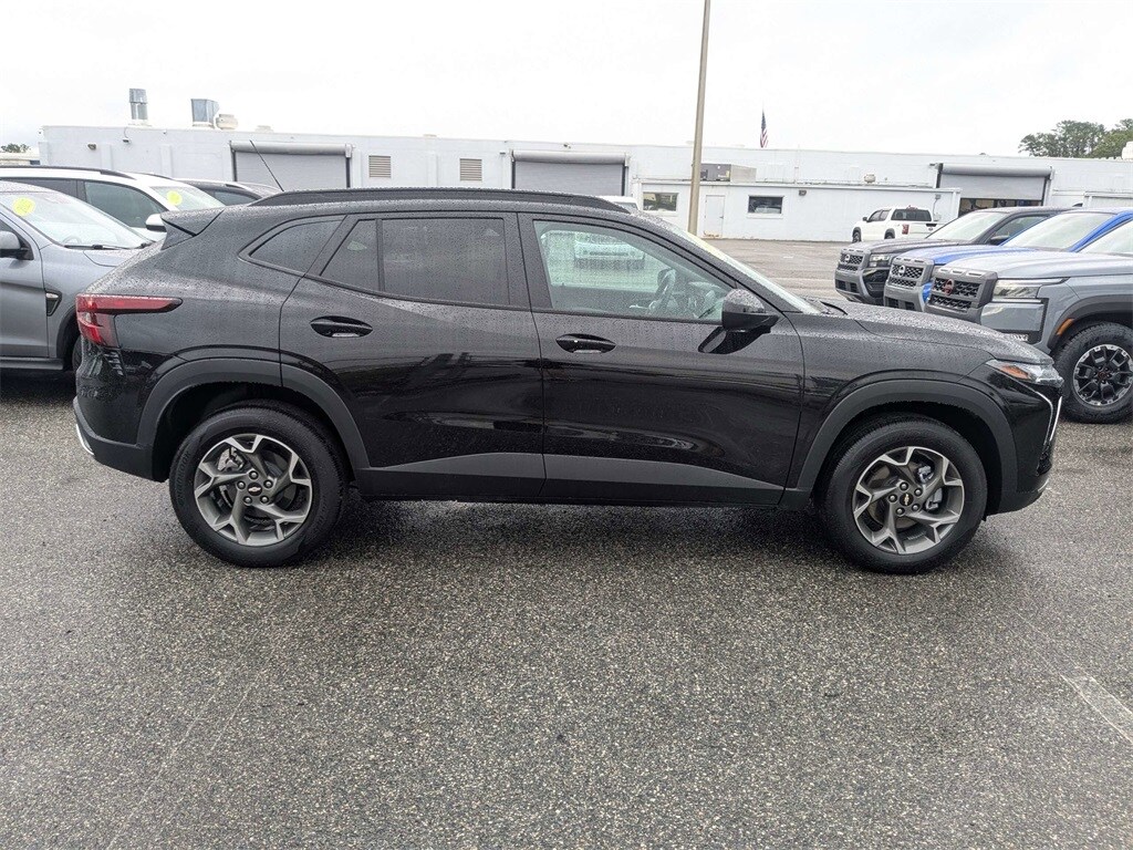 Used 2025 Chevrolet Trax LT SUV