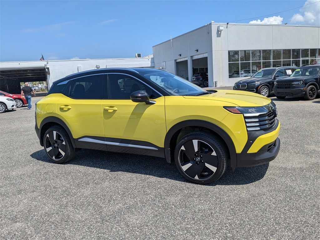 2025 Nissan Kicks SR photo 2