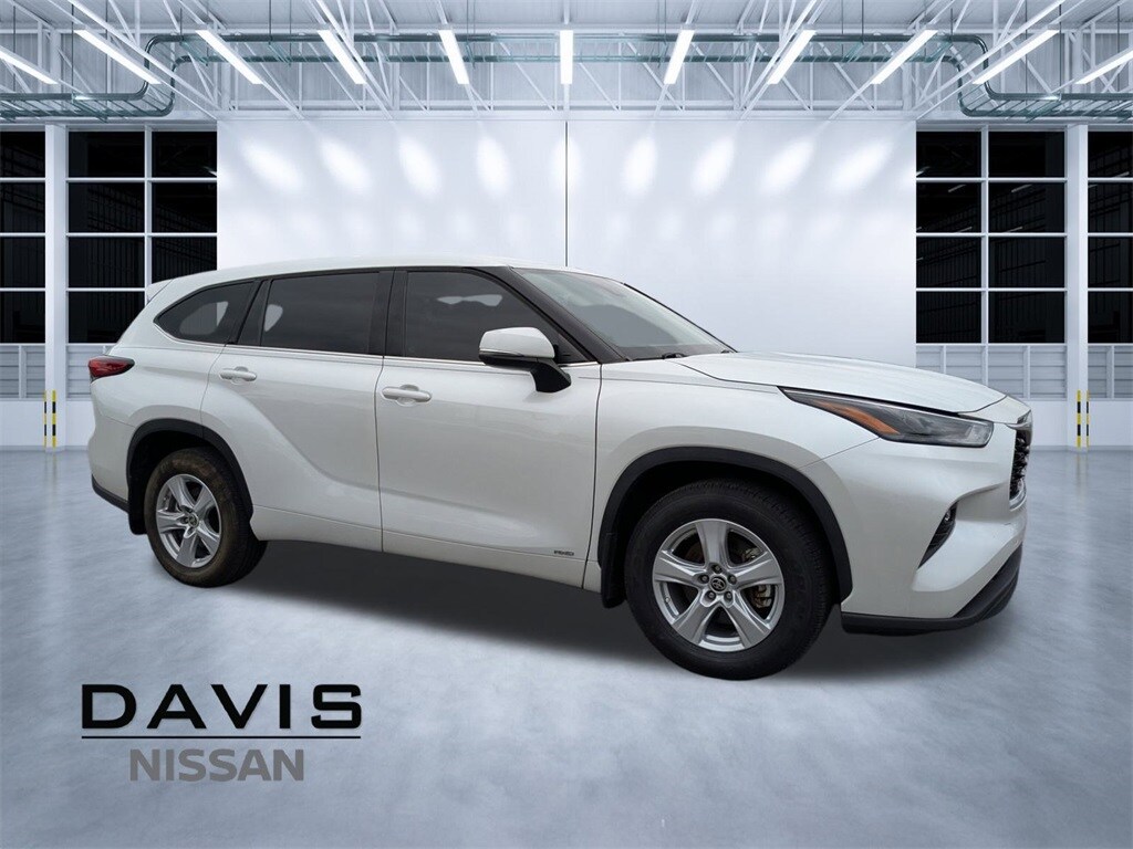 Used 2022 Toyota Highlander Hybrid LE SUV