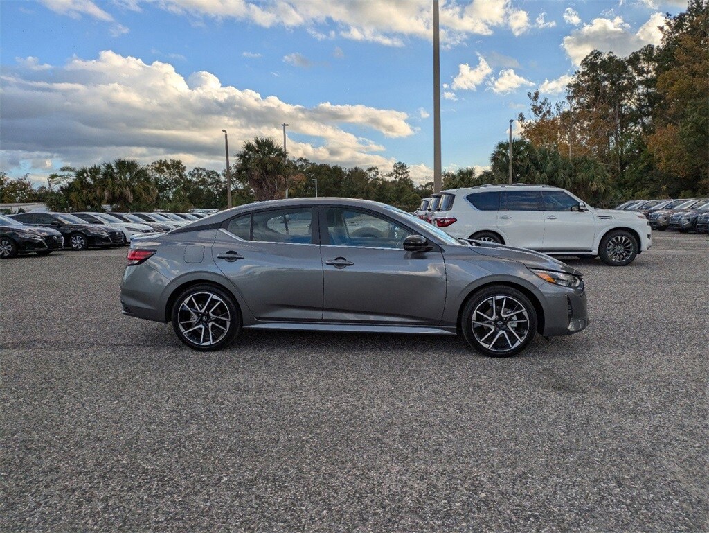 2025 Nissan Sentra SR photo 3