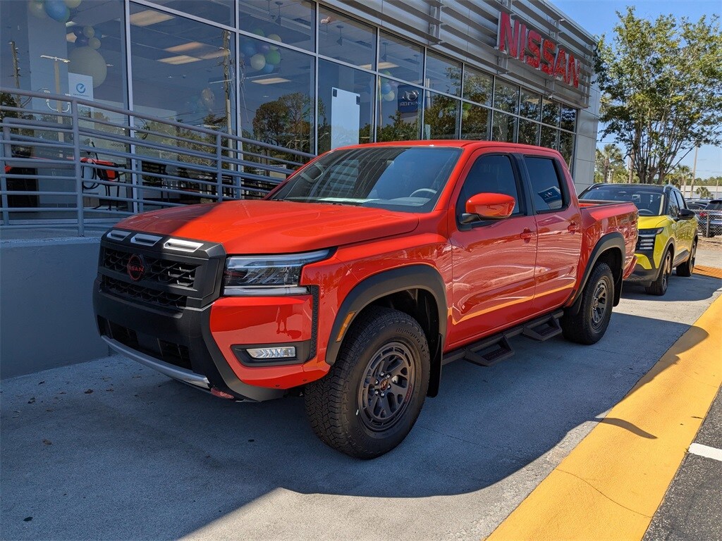 2025 Nissan Frontier PRO-4X photo 2