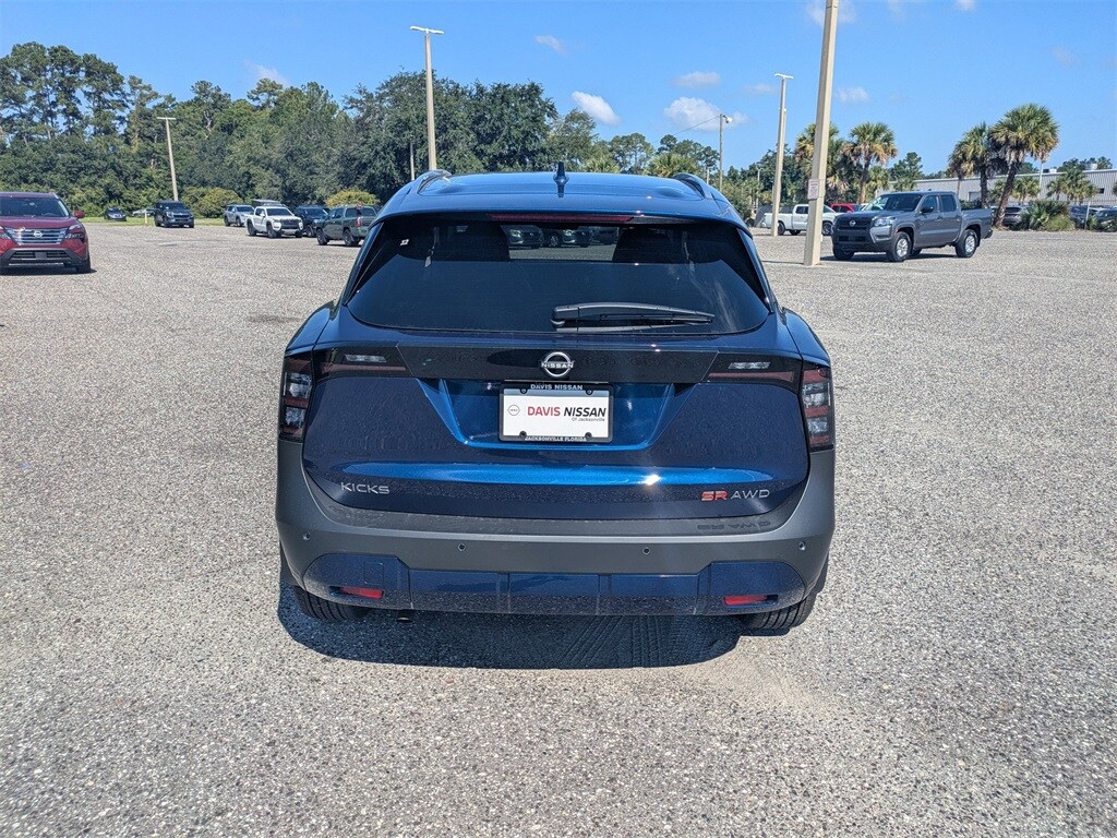 2025 Nissan Kicks SR photo 4