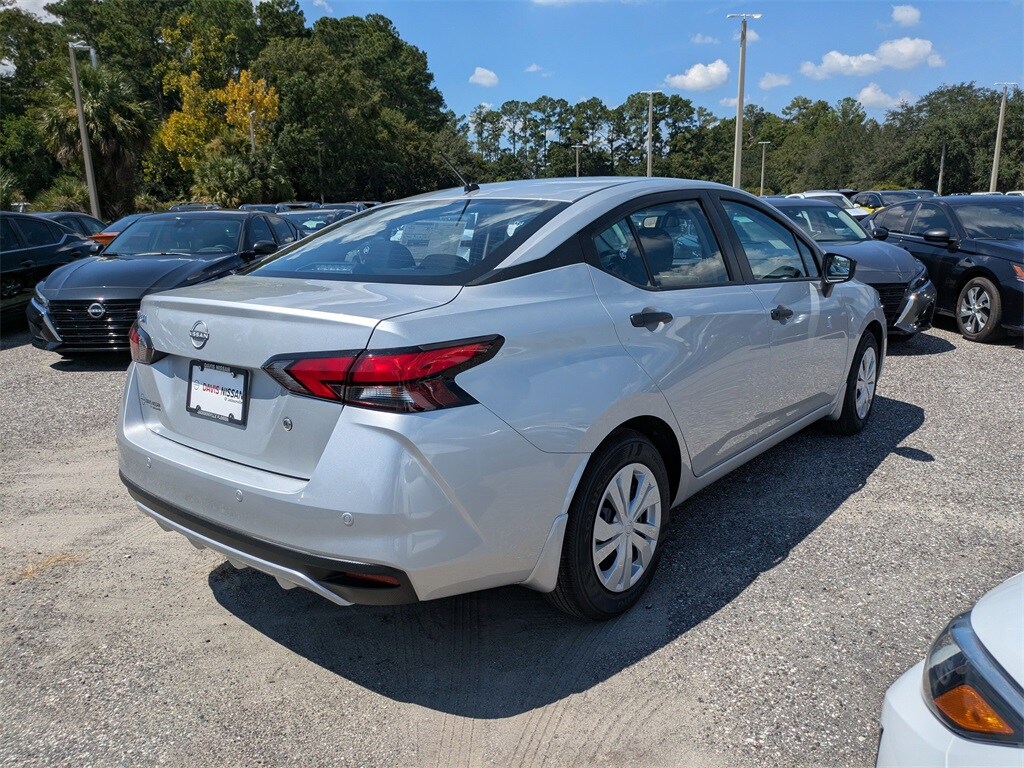 2025 Nissan Versa 1.6 S photo 3