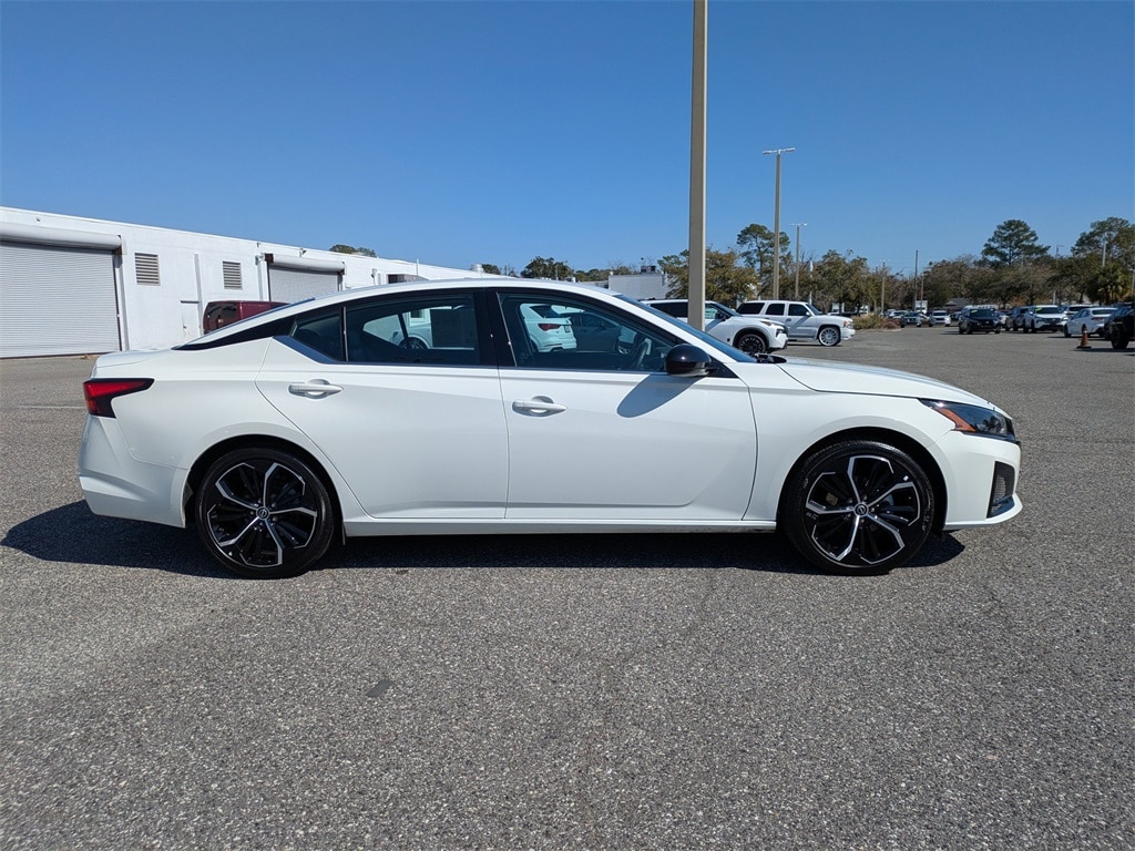 Used 2025 Nissan Altima SR Sedan