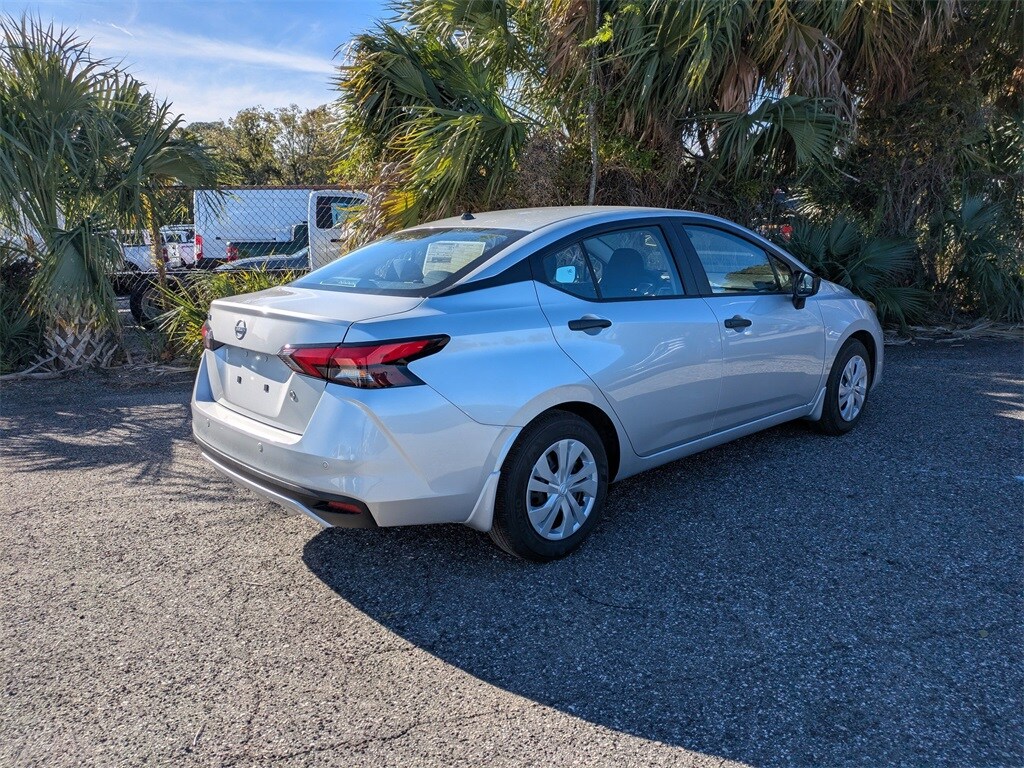 New 2025 Nissan Versa 1.6 S Sedan