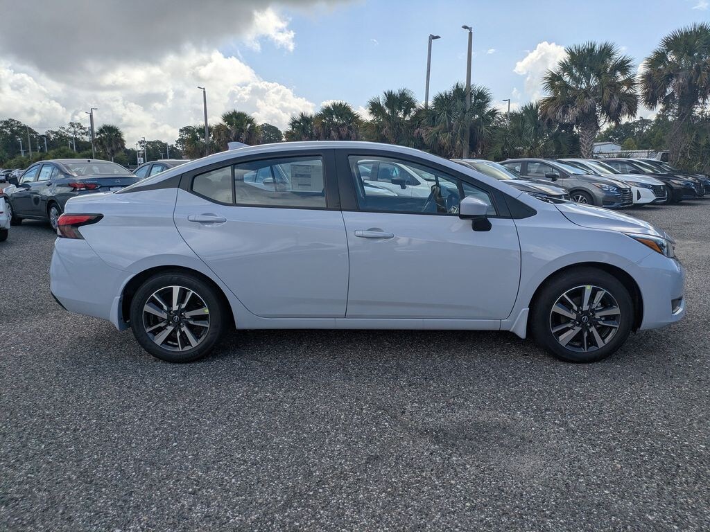 New 2025 Nissan Versa 1.6 SV Sedan