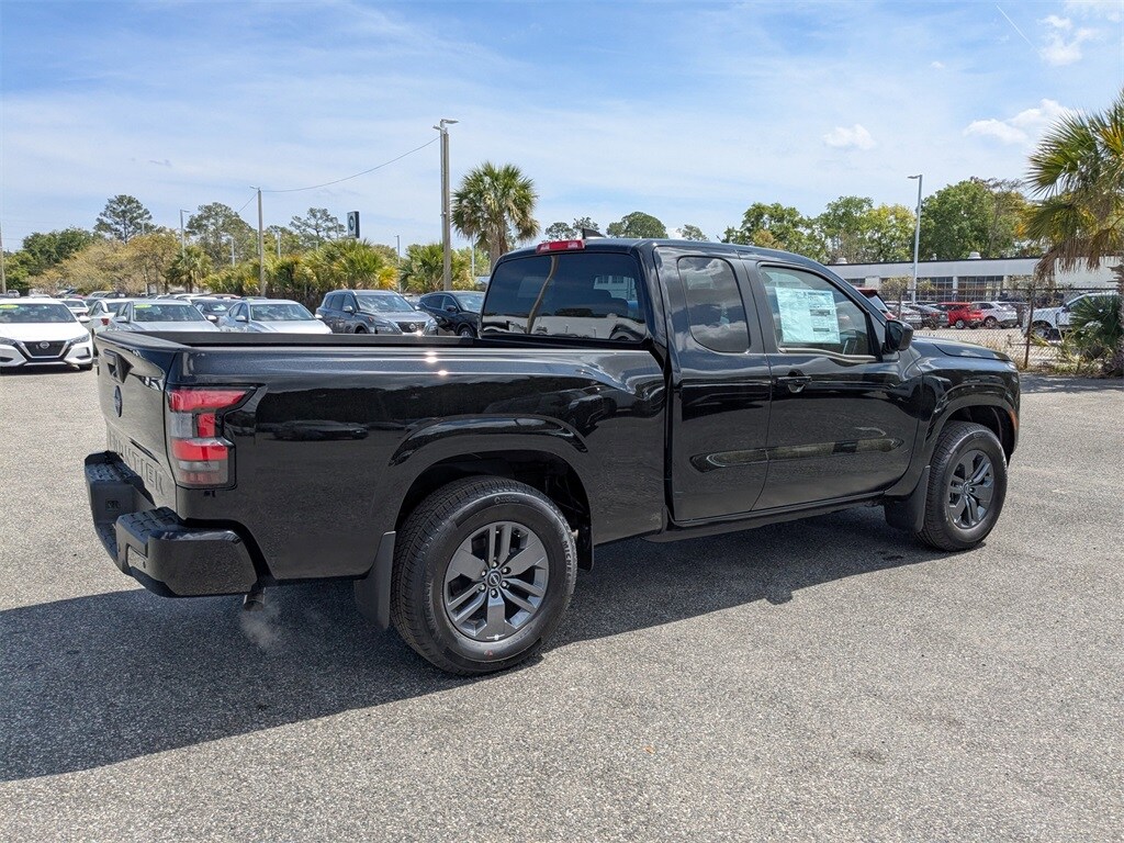 2025 Nissan Frontier SV photo 4