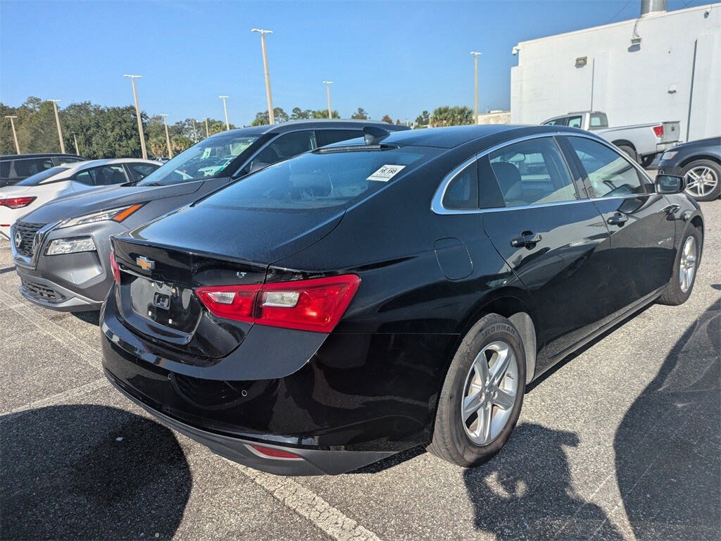 2024 Chevrolet Malibu 1LT photo 2