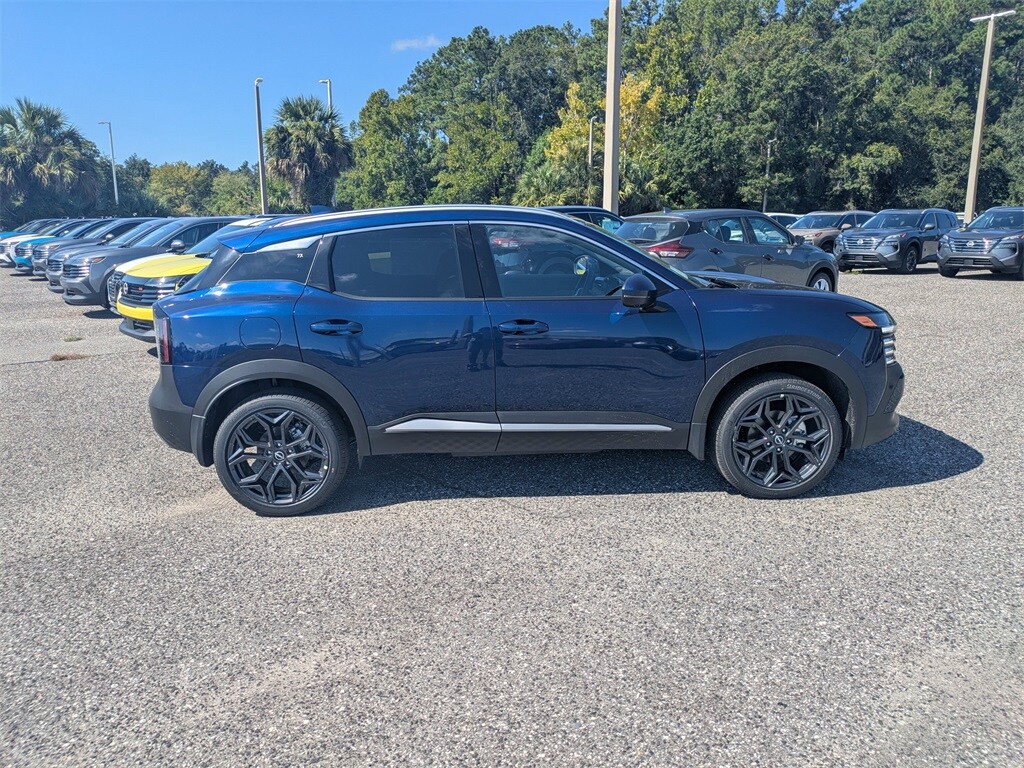 2025 Nissan Kicks SR photo 2