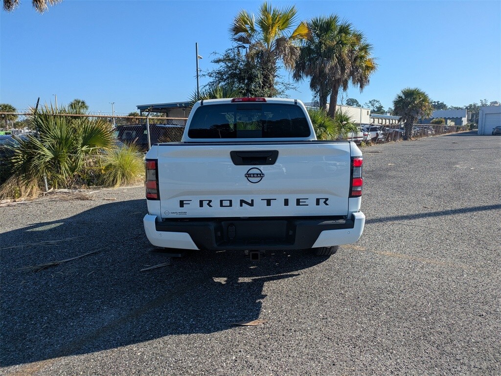 2026 Nissan Frontier Crew Cab SV photo 3