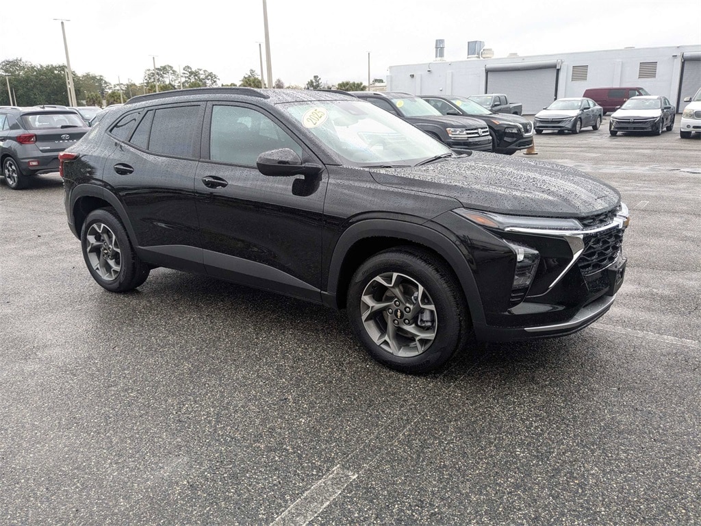 Used 2025 Chevrolet Trax LT SUV