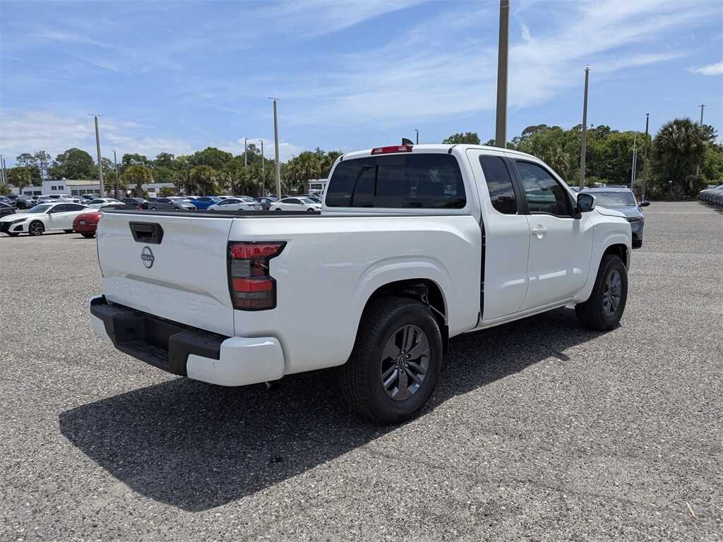 2025 Nissan Frontier SV photo 4