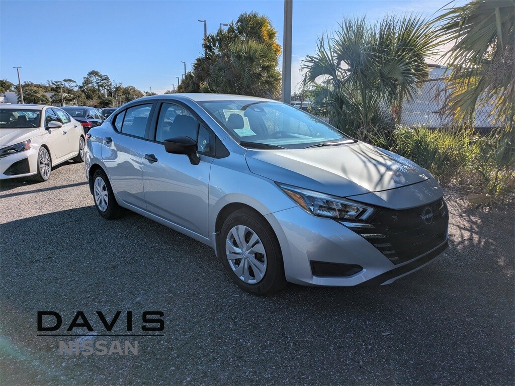 New 2025 Nissan Versa 1.6 S Sedan