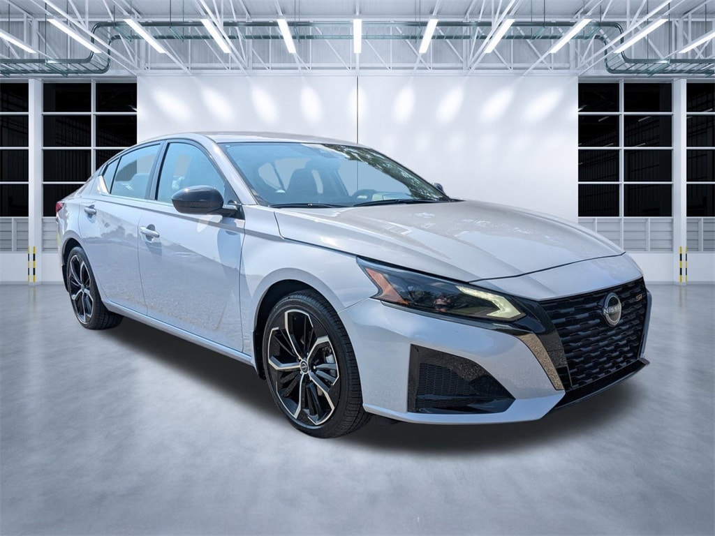New 2025 Nissan Altima SR Sedan