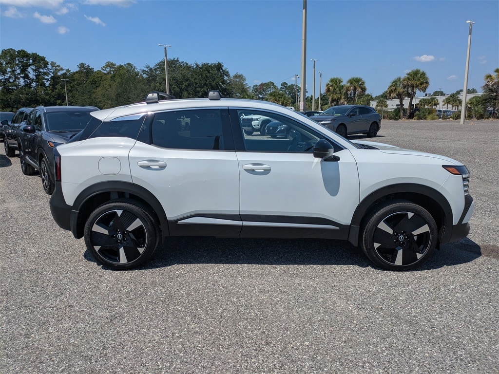2026 Nissan Kicks SR photo 2