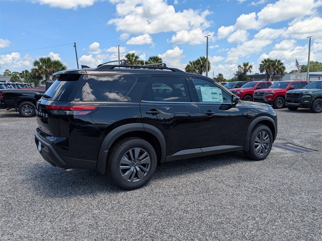 2025 Nissan Pathfinder SV photo 2