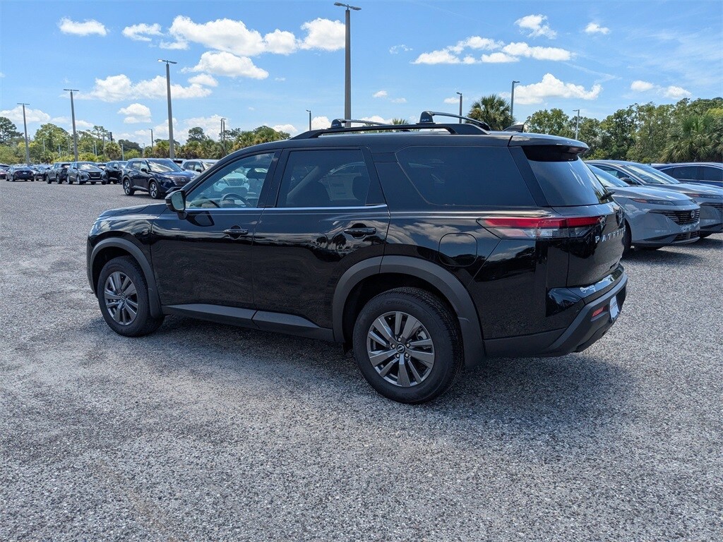 2025 Nissan Pathfinder SV photo 4