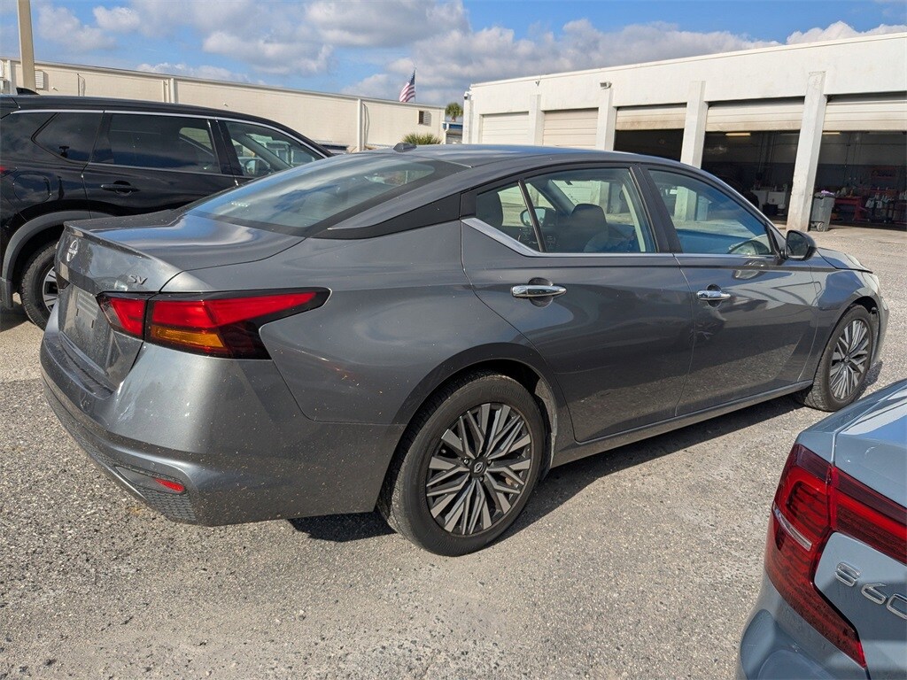 2024 Nissan Altima 2.5 SV photo 2