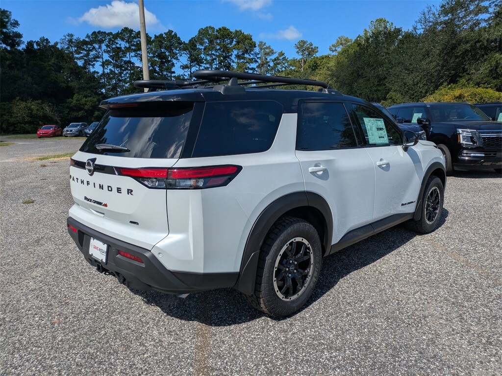 2025 Nissan Pathfinder Rock Creek photo 3