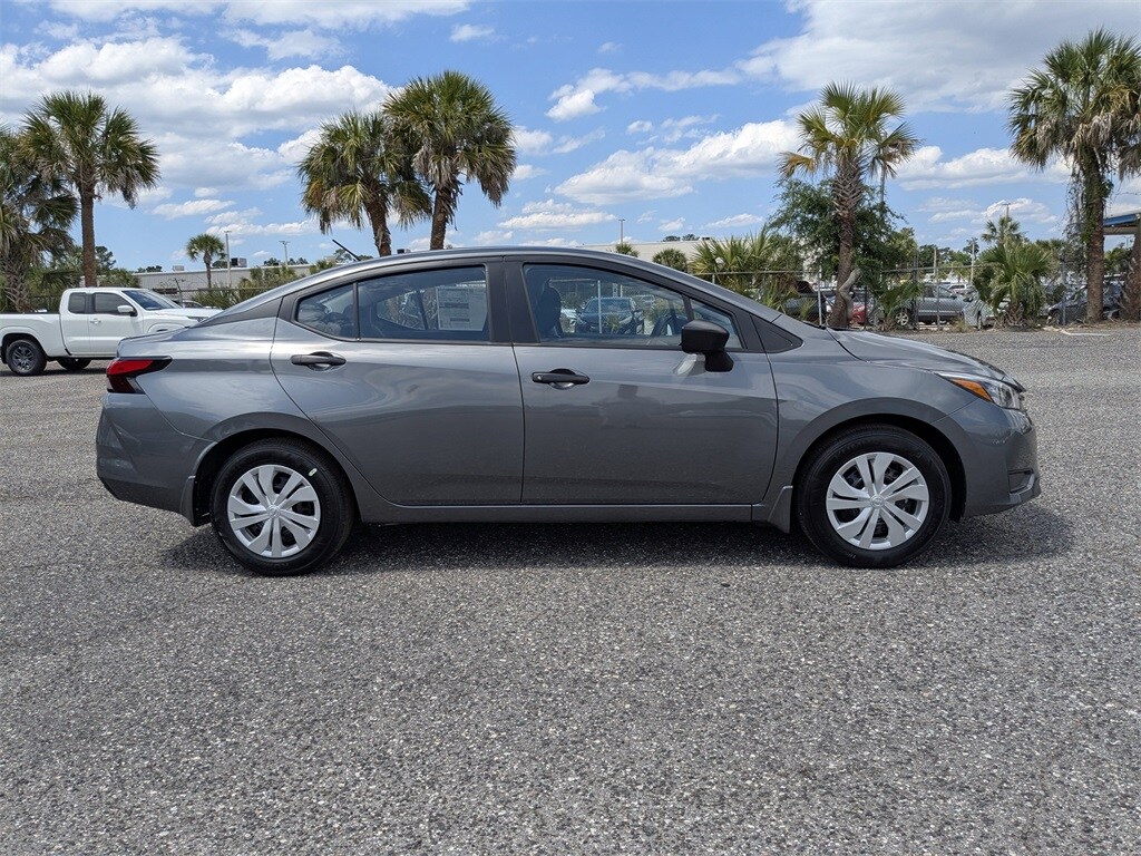 2025 Nissan Versa 1.6 S photo 3