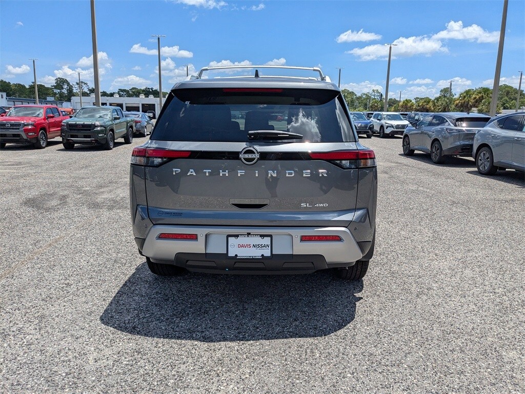 2025 Nissan Pathfinder SL photo 4