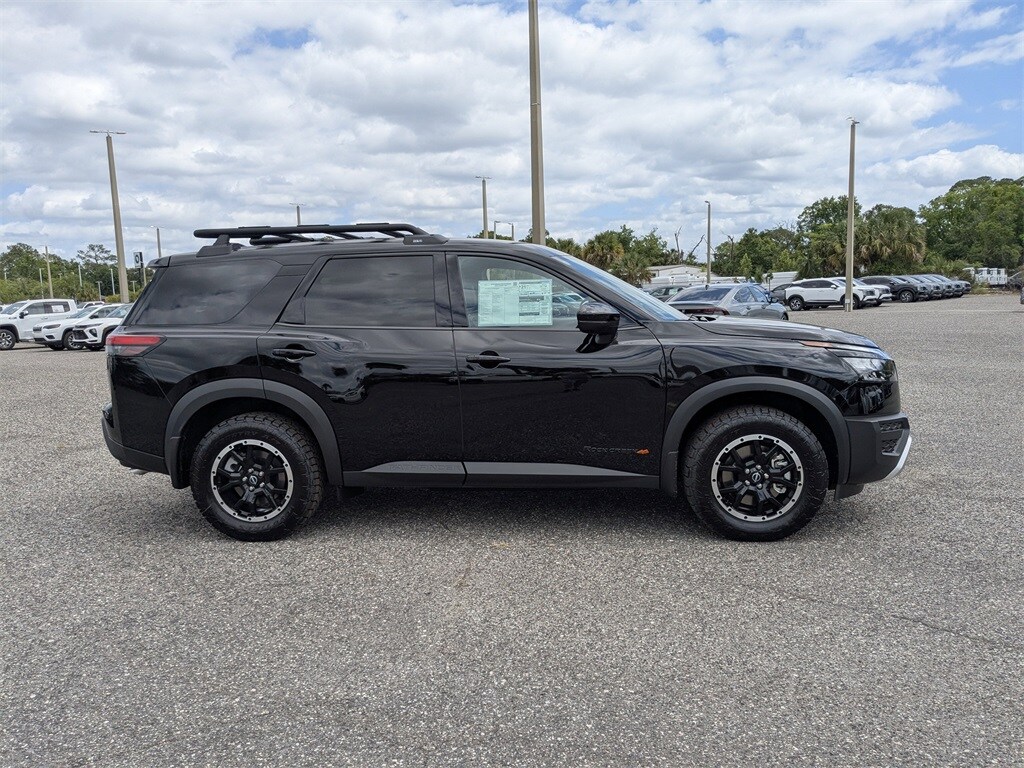 2025 Nissan Pathfinder Rock Creek photo 3