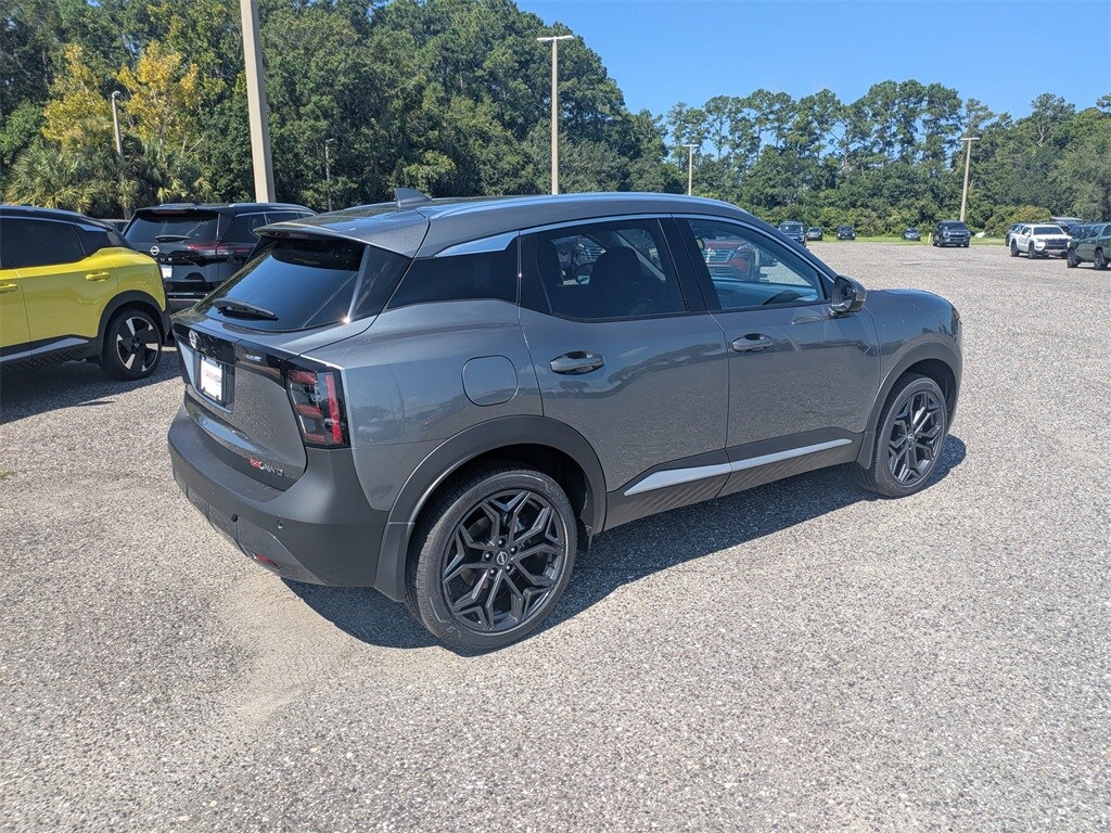 2025 Nissan Kicks SR photo 3