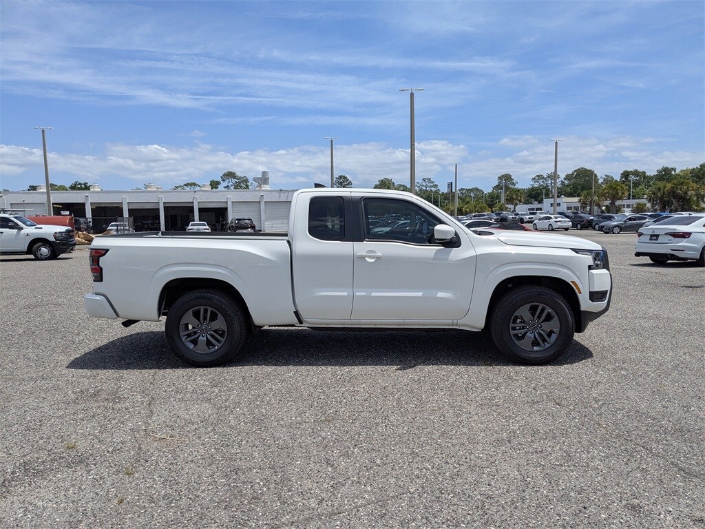 2025 Nissan Frontier SV photo 3
