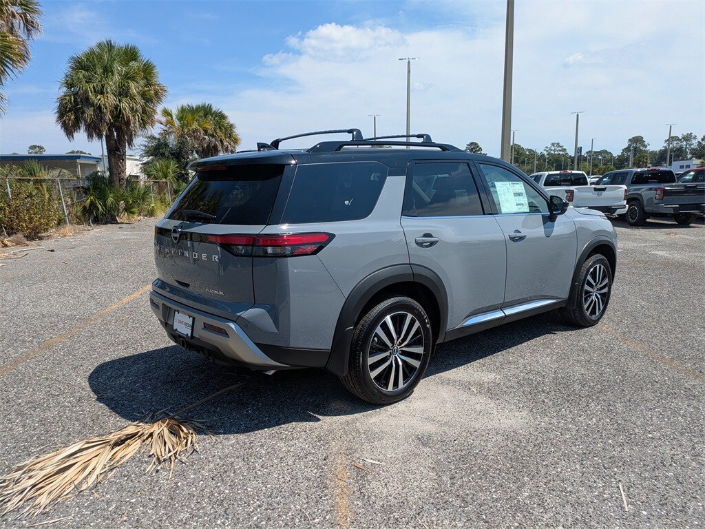 2025 Nissan Pathfinder Platinum photo 3