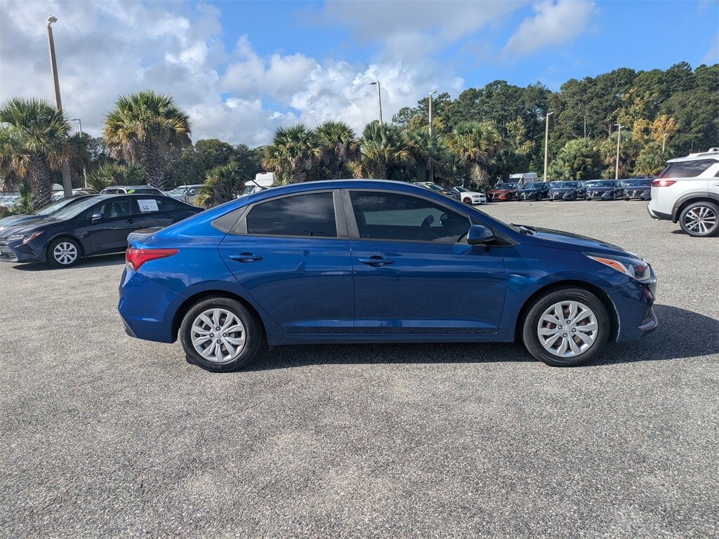 2019 Hyundai Accent SE photo 2
