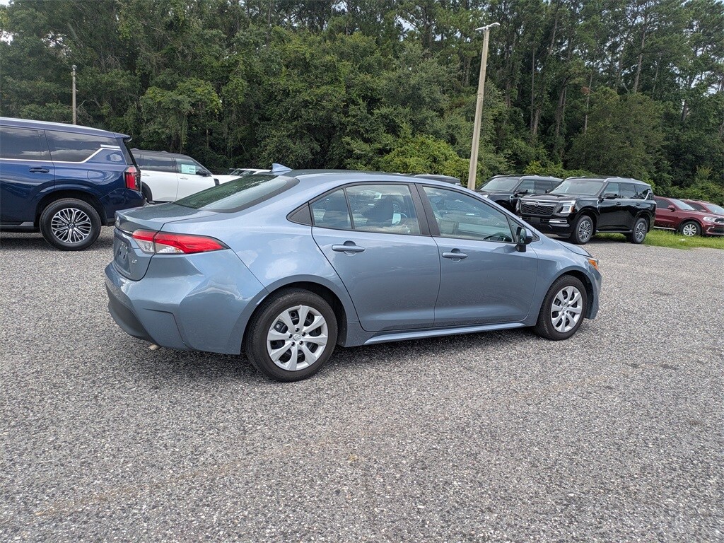 2023 Toyota Corolla LE photo 3