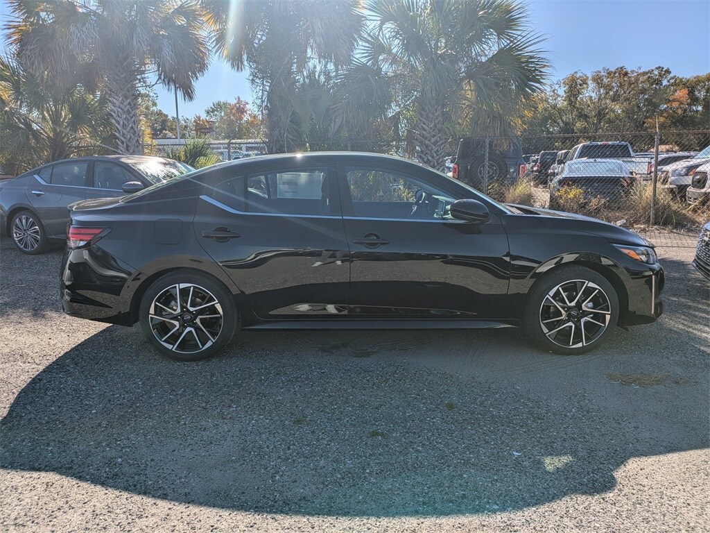 2025 Nissan Sentra SR photo 2