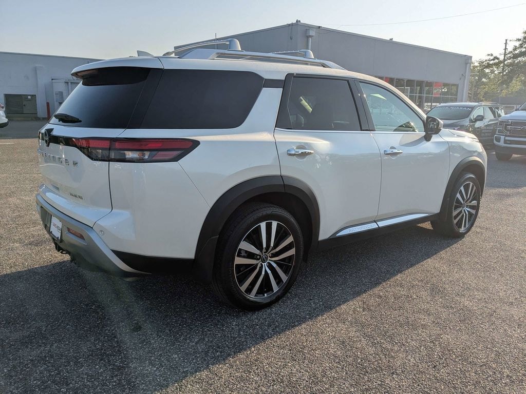 Used 2024 Nissan Pathfinder Platinum SUV