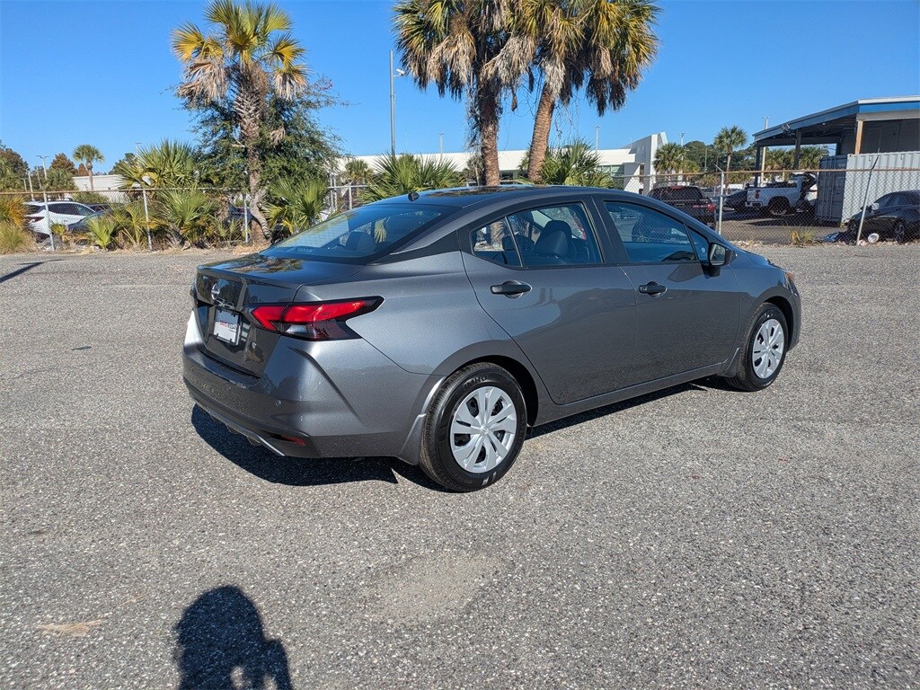 2025 Nissan Versa 1.6 S photo 3