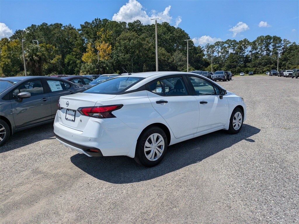 New 2025 Nissan Versa 1.6 S Sedan