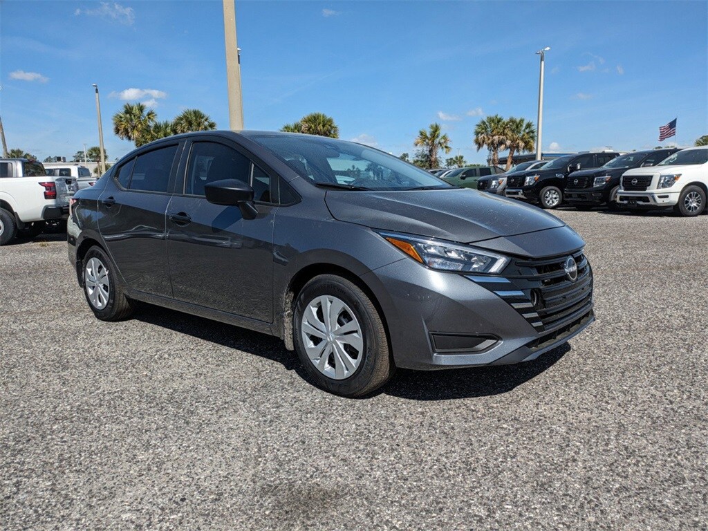 2025 Nissan Versa 1.6 S photo 2