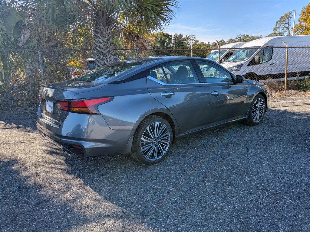 2025 Nissan Altima SL photo 3